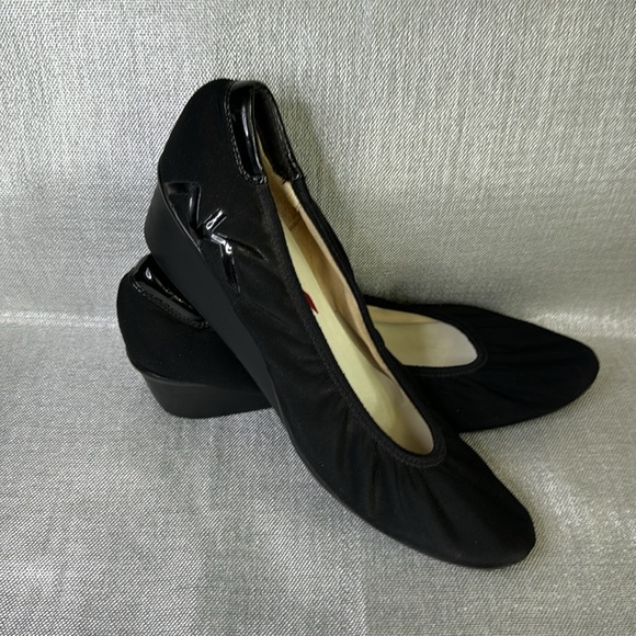 ANNE KLEIN WOMENS SHOES SIZE 9 IN VERY GOOD CONDITION USED SOLD-AS-IS. - Picture 7 of 9